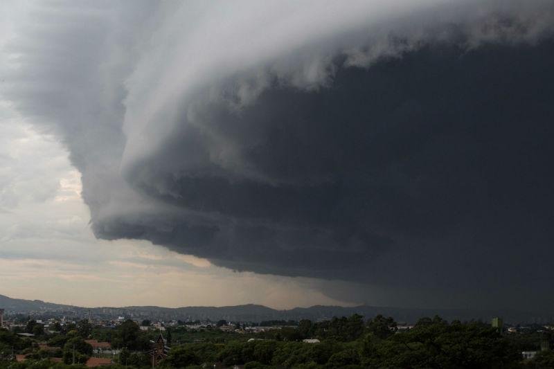 Temporal causa queda de luz na Regi&atilde;o Metropolitana de Porto Alegre