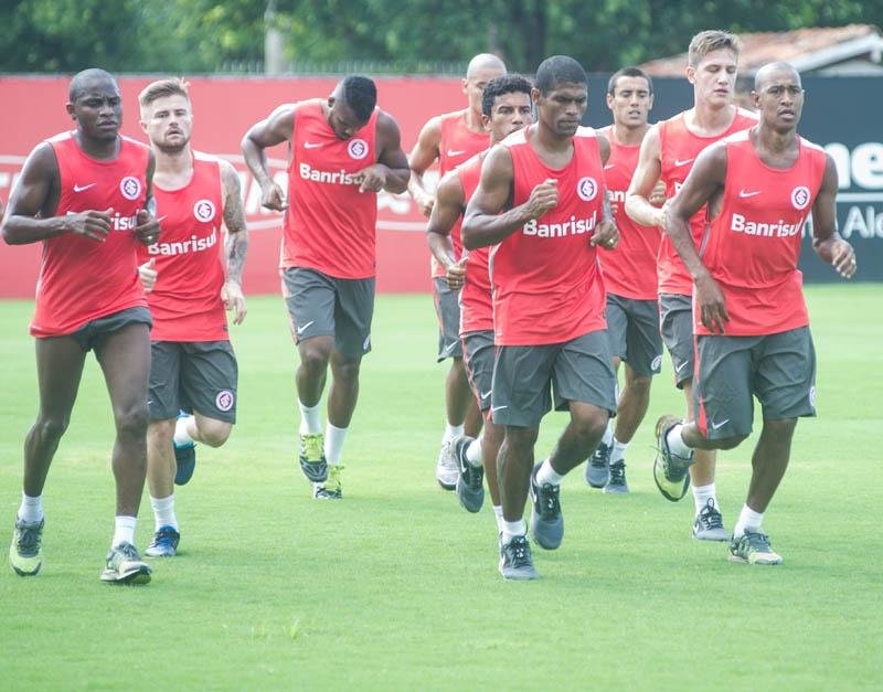 Inter viaja com 32 jogadores para pr&eacute;-temporada