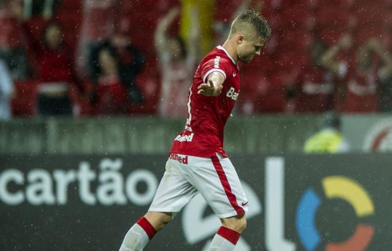 Jogador se machucou quando ganhava sequ&ecirc;ncia no Inter de Abel Braga