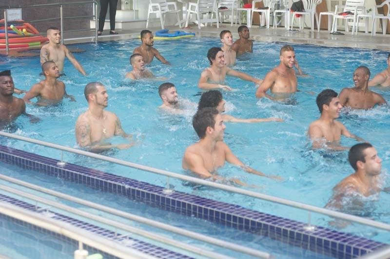 Comiss&atilde;o t&eacute;cnica espera esbo&ccedil;ar time titular j&aacute; nesta semana