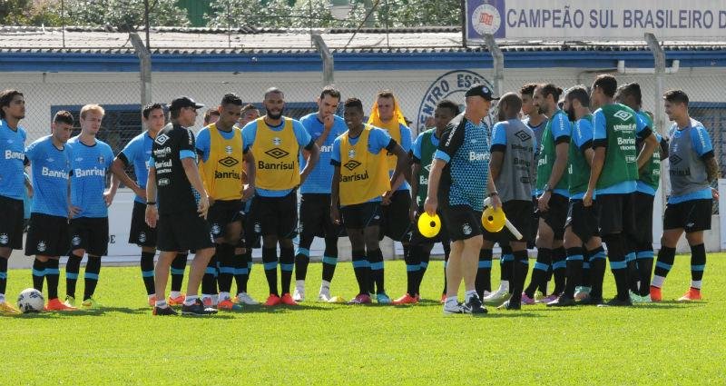 Felip&atilde;o e grupo de jogadores seguem com pr&eacute;-temporada