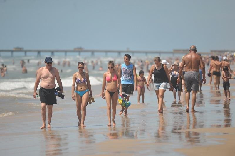Falta de orienta&ccedil;&atilde;o sobre proibi&ccedil;&atilde;o de animais na beira da praia &eacute; motivo para descumprimento da lei 