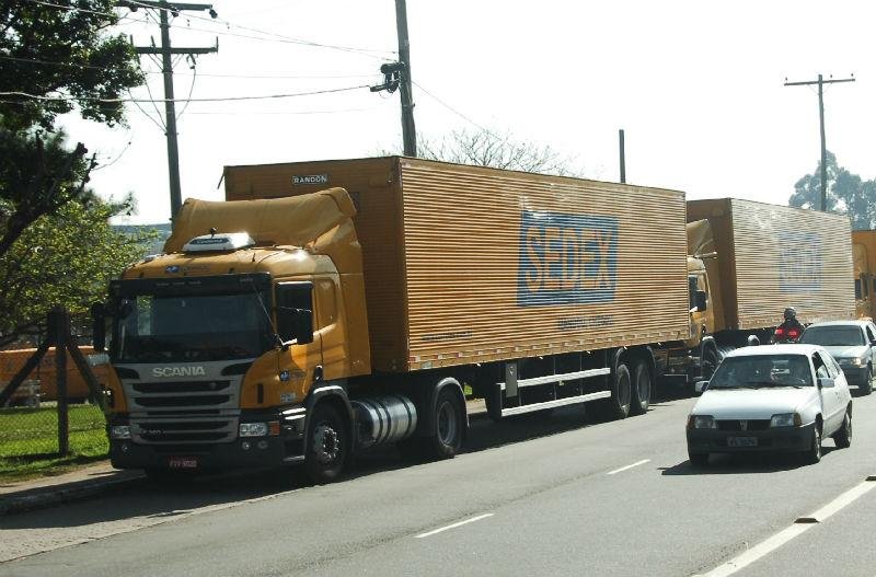 Dnit n&atilde;o teria cobrado multas de caminh&otilde;es que circulavam com sobrepeso