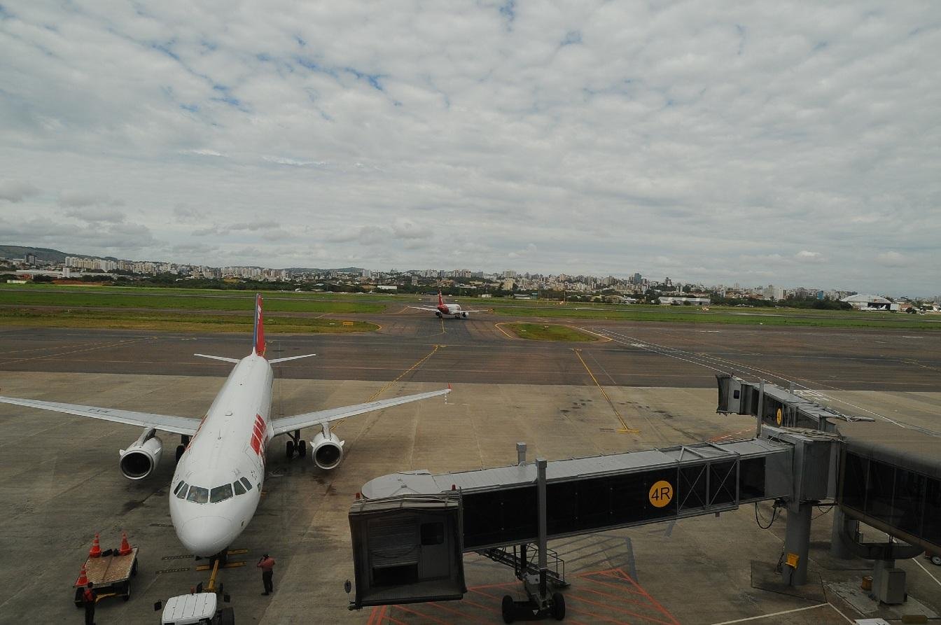 Pilotos e comiss&aacute;rios decidem fazer paralisa&ccedil;&atilde;o a partir do dia 22