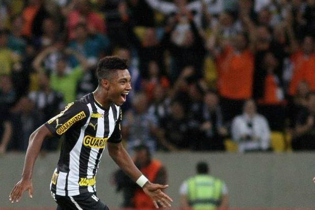 Atacante chega hoje em Porto Alegre para assinar com o Inter