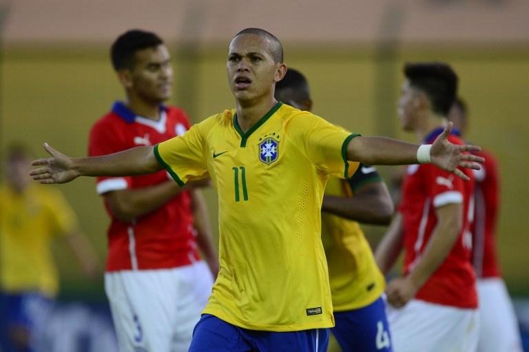 Marcos Guilherme foi o destaque ao marcar os dois gols da vit&oacute;ria