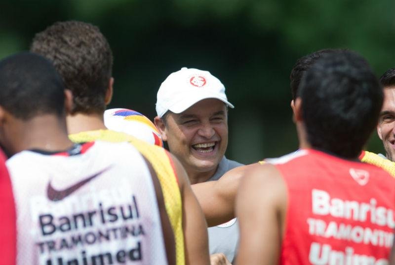Aguirre n&atilde;o abre m&atilde;o de ter um time competitivo