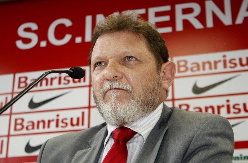 Luis Fernando Costa foi internado no Hospital Tacchini