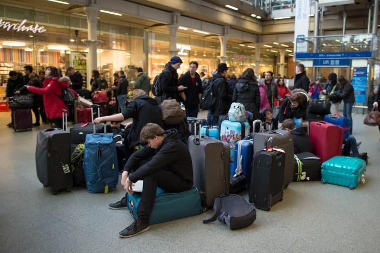Passageiros a espera de informa&ccedil;&otilde;es depois que Eurostar cancelou viagens