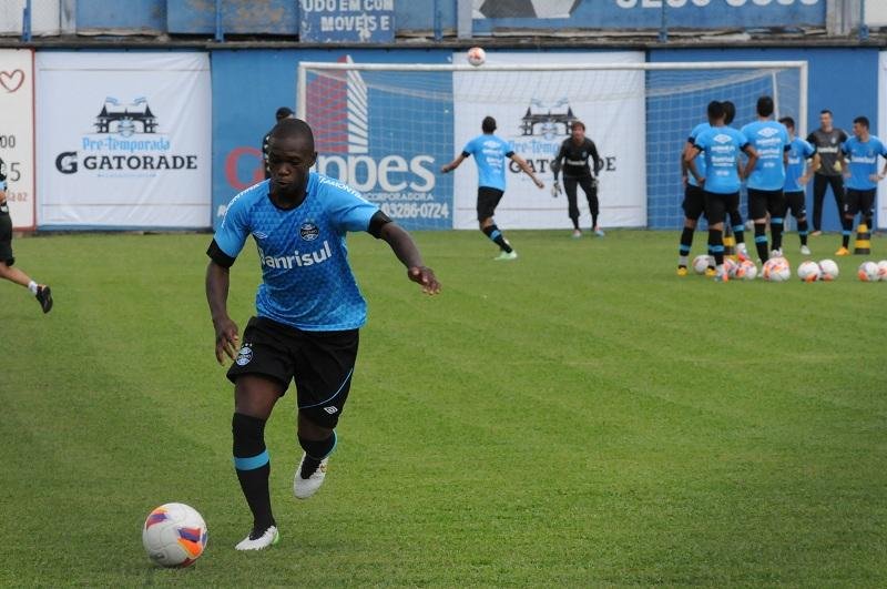 Lincoln &eacute; a principal novidade no elenco do Gr&ecirc;mio para a temporada 2015