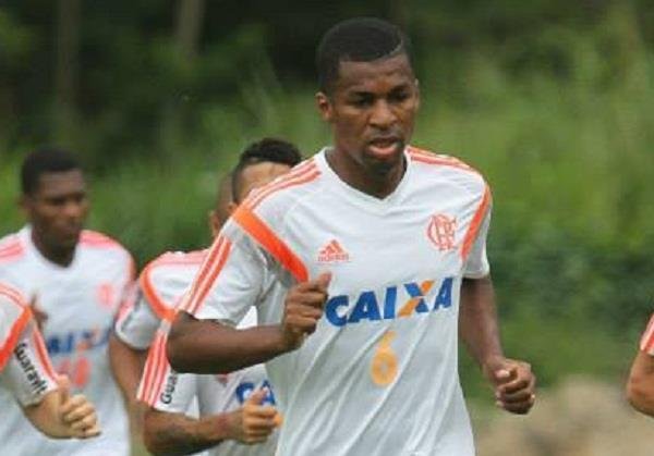 Erazo chega neste domingo a Porto Alegre para assinar com o Gr&ecirc;mio por um ano