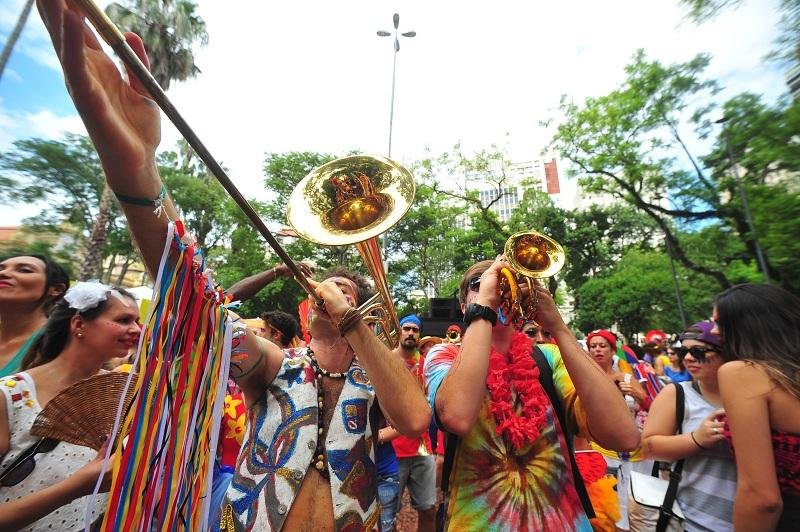 Foli&otilde;es tomaram a Pra&ccedil;a da Alf&acirc;ndega