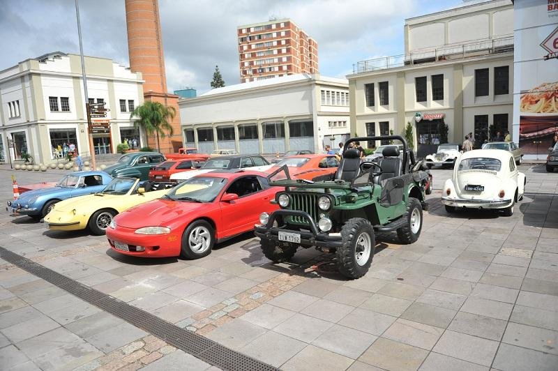 Rel&iacute;quias sobre quatro rodas atraem a aten&ccedil;&atilde;o na Capital