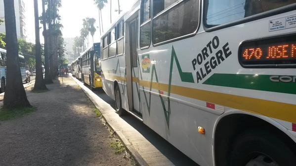 Encerrada opera&ccedil;&atilde;o tartaruga de rodovi&aacute;rios em Porto Alegre