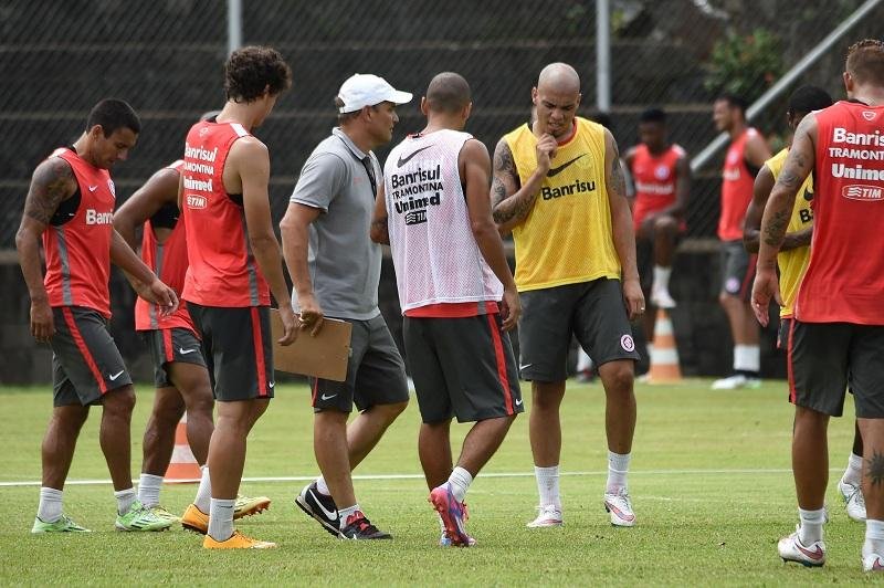 Inter de Diego Aguirre faz primeiro teste da temporada 