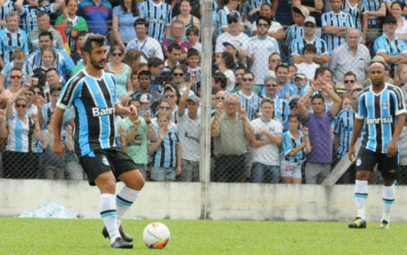 Para Douglas, principal desafio do Gr&ecirc;mio ser&aacute; buscar entrosamento 