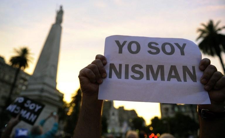 Protestos exigem respostas para morte de promotor