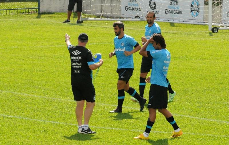 Felip&atilde;o quer aprimorar entrosamento de trio ofensivo no Gr&ecirc;mio