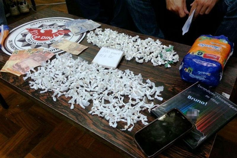 Pacote de fraldas foi encontrado na resid&ecirc;ncia de uma idosa