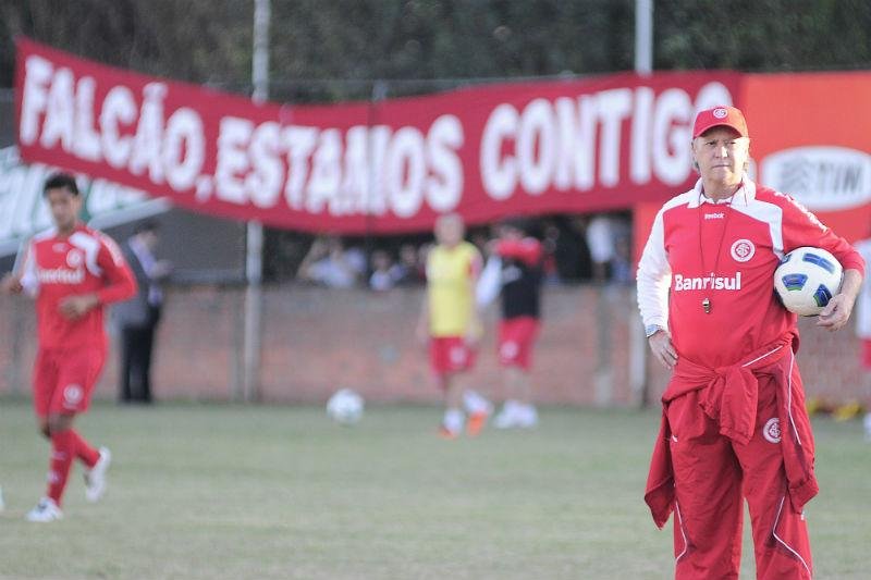 Falc&atilde;o est&aacute; internado na Santa Casa de Porto Alegre
