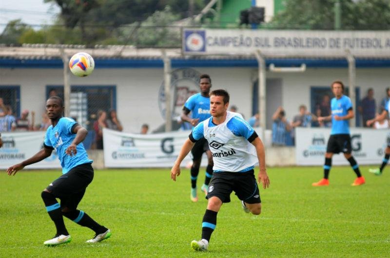 Volante sofreu entorse no amistoso do Gr&ecirc;mio contra o Novo Hamburgo