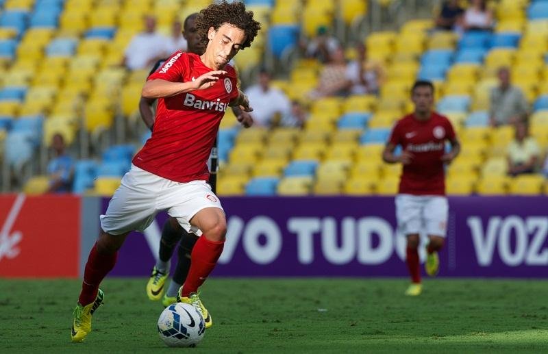 Vald&iacute;via treinou entre os titulares nesta quarta
