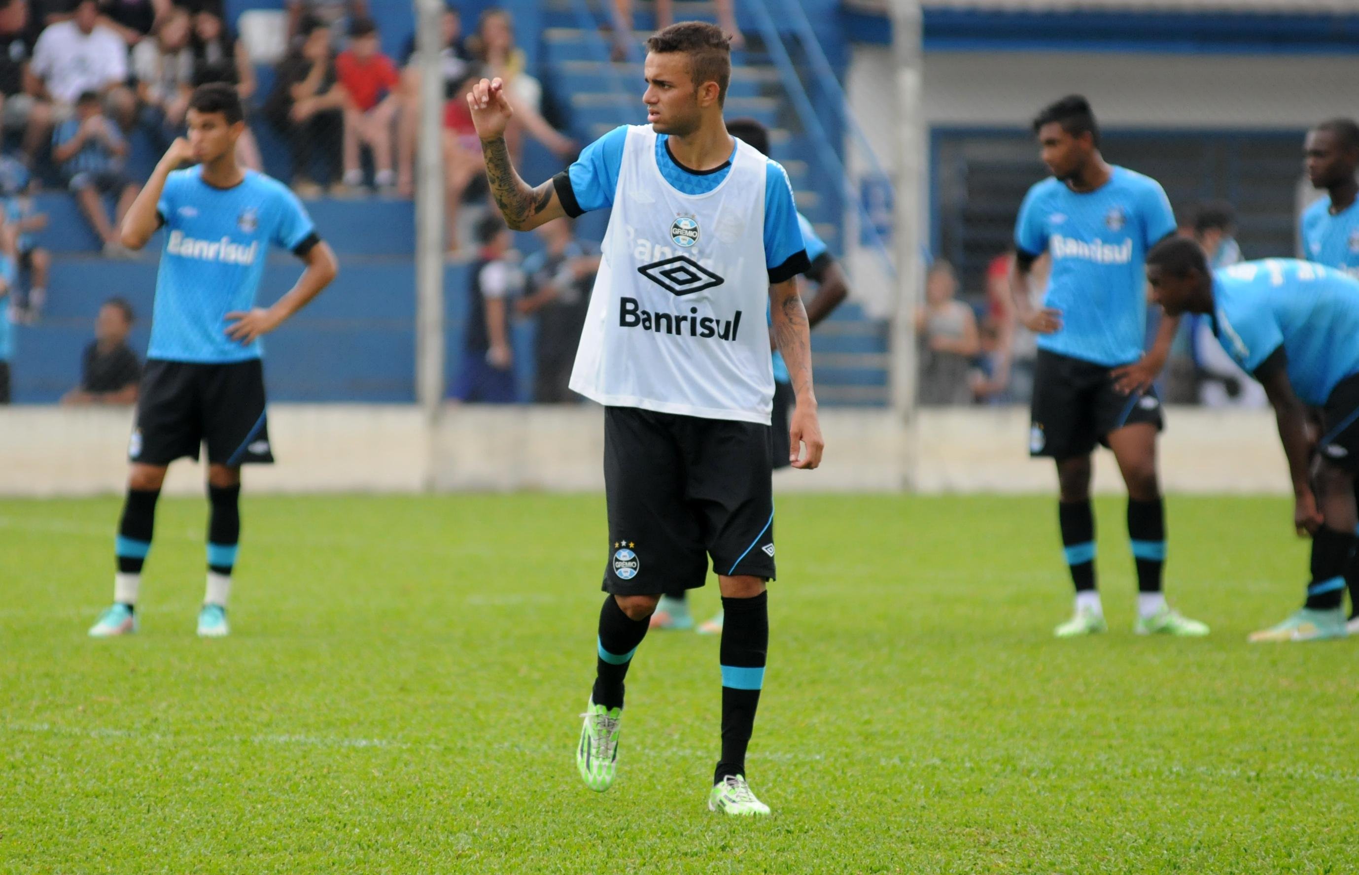Felip&atilde;o faz novos testes e Luan pode virar titular no Gr&ecirc;mio 