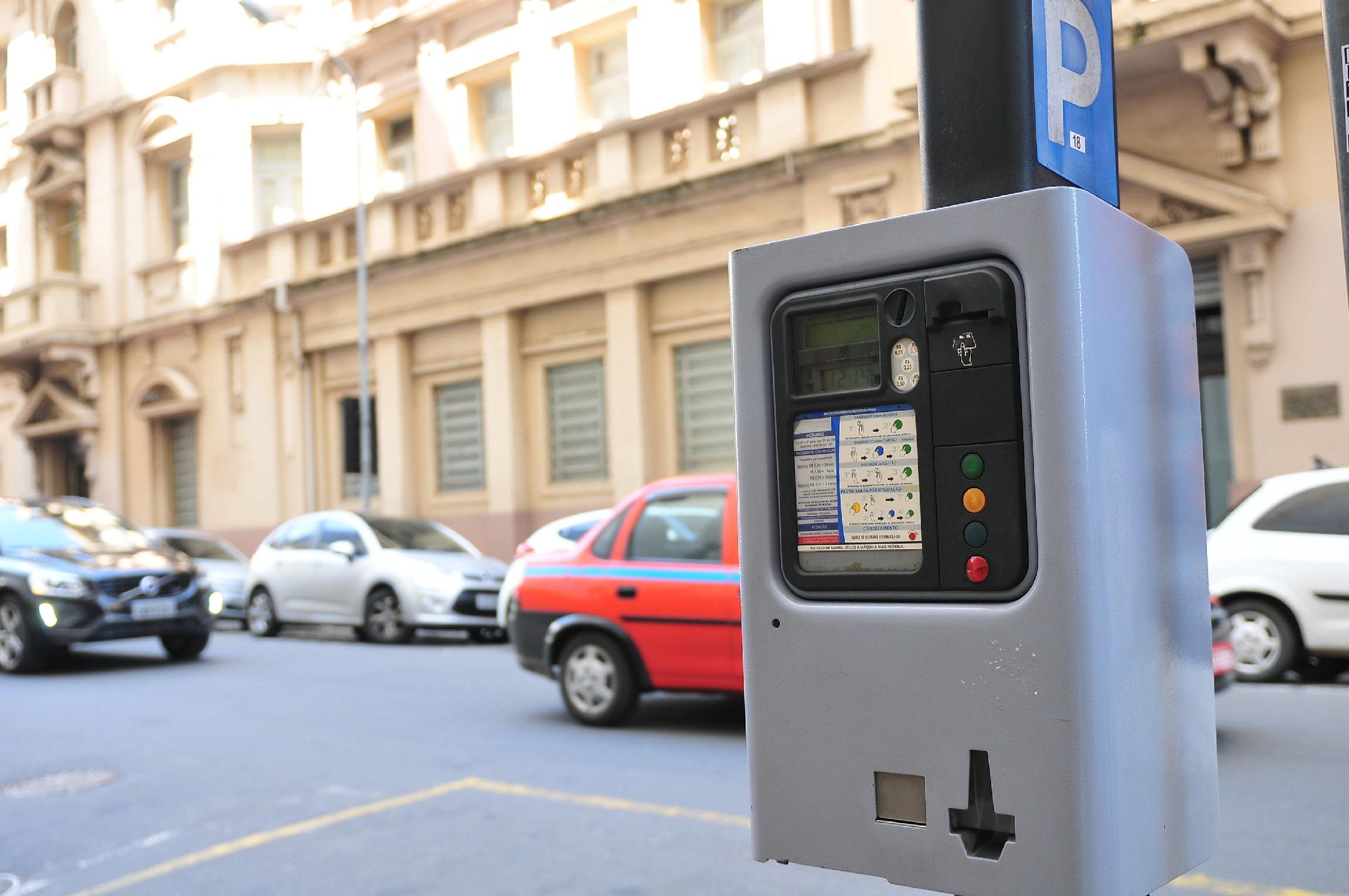 Ac&uacute;mulo de moedas est&aacute; impedindo o uso de 30 parqu&iacute;metros em Porto Alegre