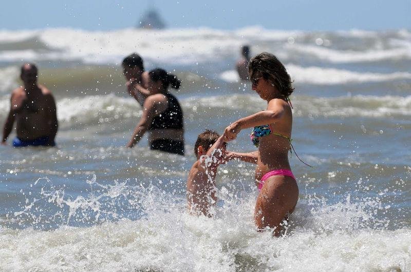 Crian&ccedil;as foram as que mais aproveitaram para entrar na &aacute;gua