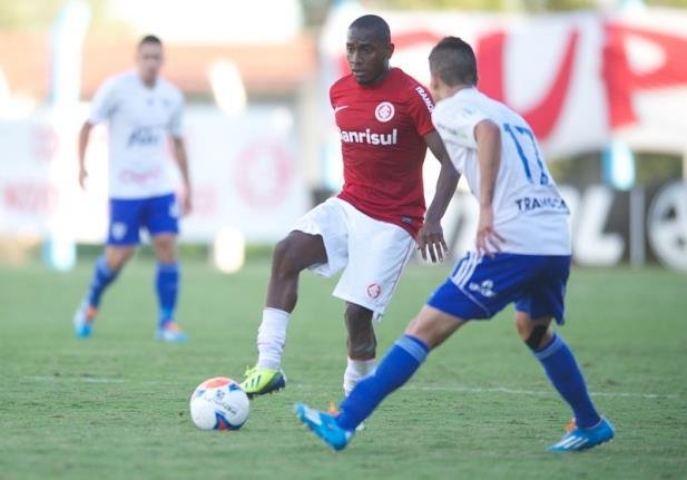 Volante Willians lamentou morte de Luiz Fernando Costa