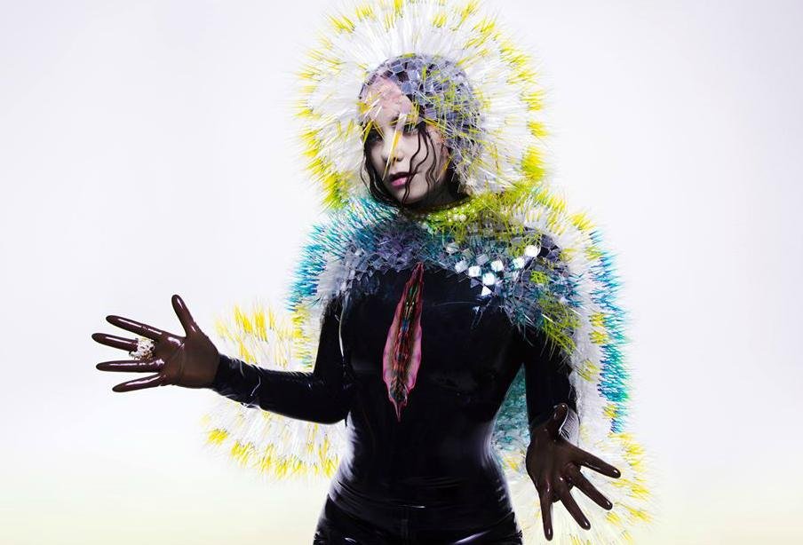 Em novo &aacute;lbum, a cantora Bj&ouml;rk examina feridas do div&oacute;rcio