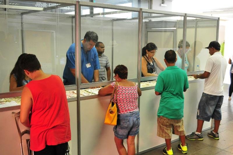 Cerca de tr&ecirc;s mil bilhetes foram comercializados no primeiro dia de vendas