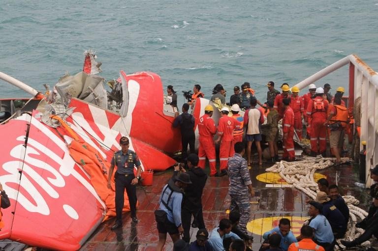 Ex&eacute;rcito indon&eacute;sio conclui opera&ccedil;&atilde;o para resgatar destro&ccedil;os de avi&atilde;o da AirAsia