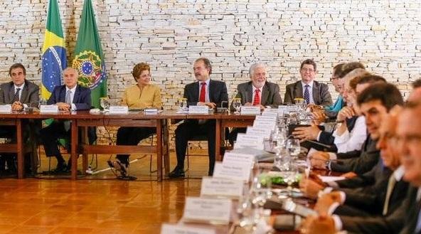 Dilma anuncia que Governo est&aacute; preparando reforma do PIS e da Cofins
