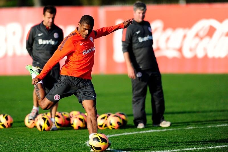 Proposta do Goi&aacute;s &eacute; que o Inter pague 50% dos sal&aacute;rios de Ygor, que tem contrato at&eacute; dezembro com o Inter