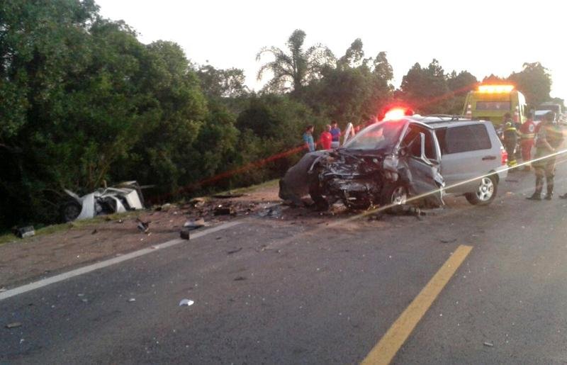 Ecosport invadiu pista contr&aacute;ria e lan&ccedil;ou Saveiro fora da pista