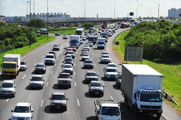 Mais de 33 mil ve&iacute;culos sa&iacute;ram de Porto Alegre em dire&ccedil;&atilde;o ao litoral at&eacute; as 18h