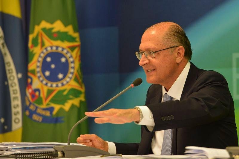 Alckmin diz que governo ainda n&atilde;o definiu se haver&aacute; rod&iacute;zio de &aacute;gua em S&atilde;o Paulo