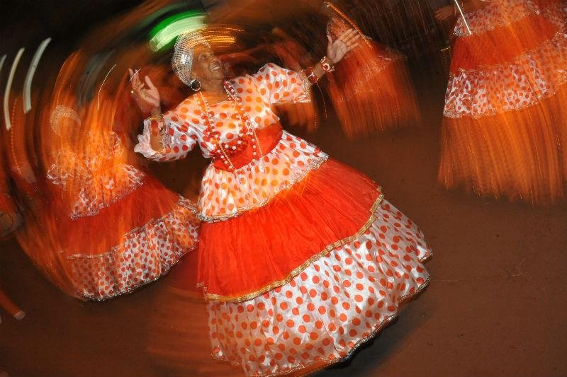 Descida da Borges re&uacute;ne milhares para a folia