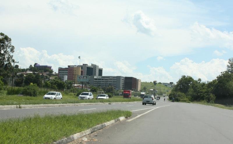 Entre Est&acirc;ncia Velha e o viaduto do bairro S&atilde;o Jorge, em Novo Hamburgo, 36 dos 48 postes est&atilde;o sem l&acirc;mpadas