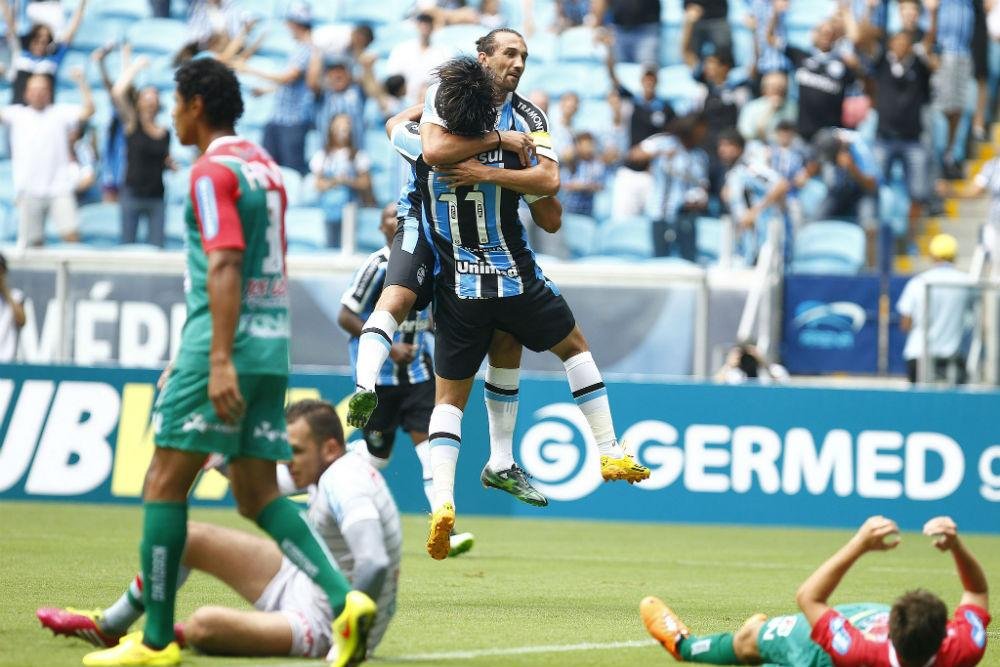 Barcos e Marcelo Moreno formaram a dupla de ataque do Gr&ecirc;mio