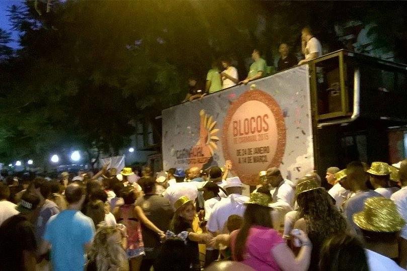 Blocos Maria do Bairro e Do Jeito Que T&aacute; Vai se apresentam at&eacute; as 21h
