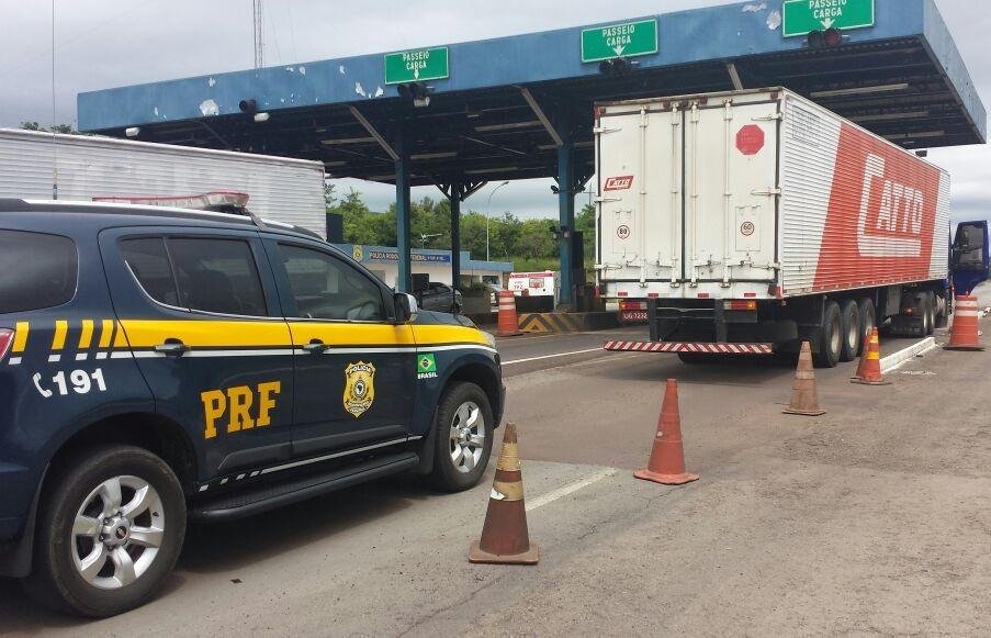 Caminh&atilde;o levava alimentos ao lado de produtos perigosos na BR 386, em Soledade