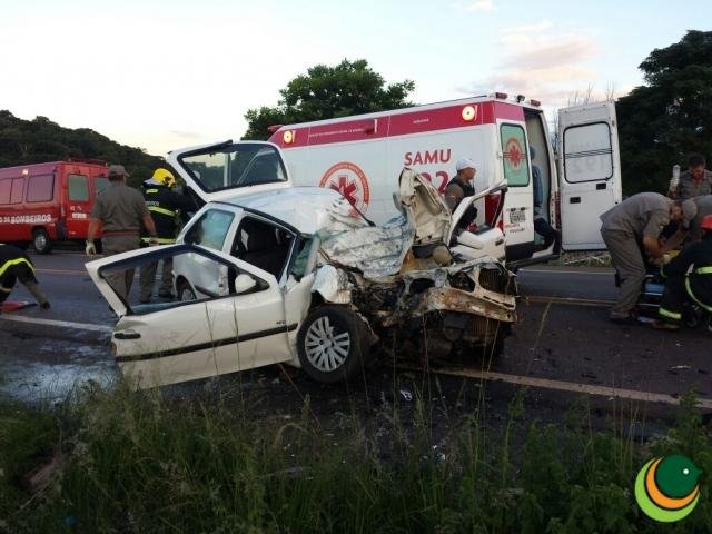 Um mulher, que estava na carona do Gol, est&aacute; em estado est&aacute;vel no hospital S&atilde;o Vicente de Paulo