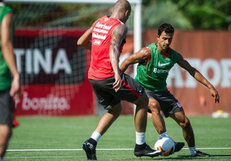 Nilmar deve ser refor&ccedil;o no ataque para o jogo contra o S&atilde;o Jos&eacute;