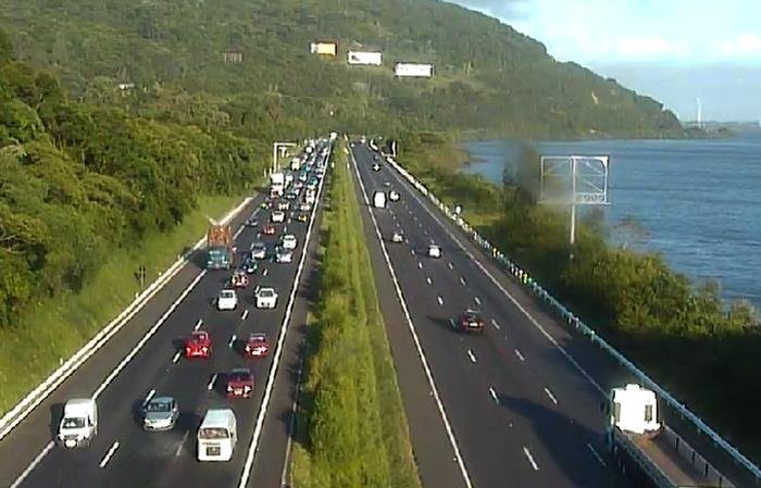Mais de 51 mil ve&iacute;culos passaram pela rodovia nesta segunda-feira