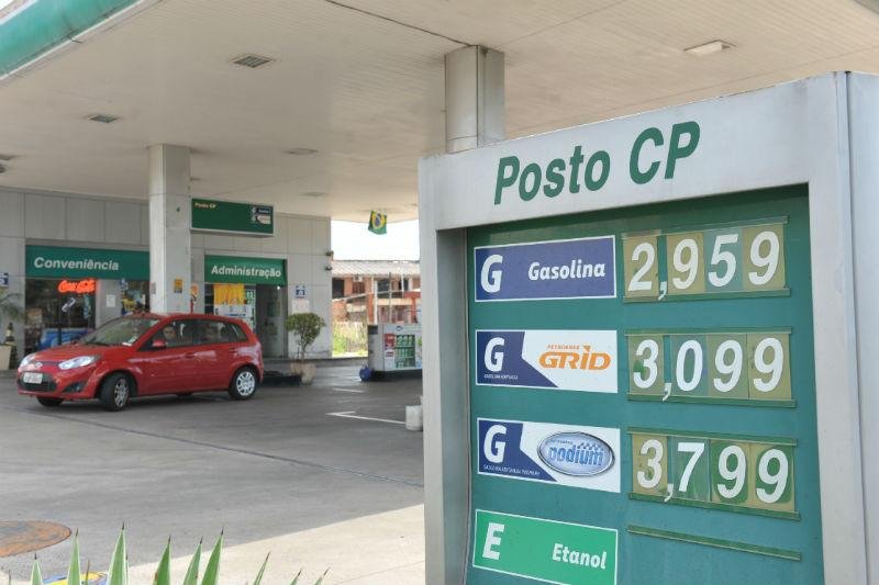 Alta da gasolina ser&aacute; rebatida pelo governo