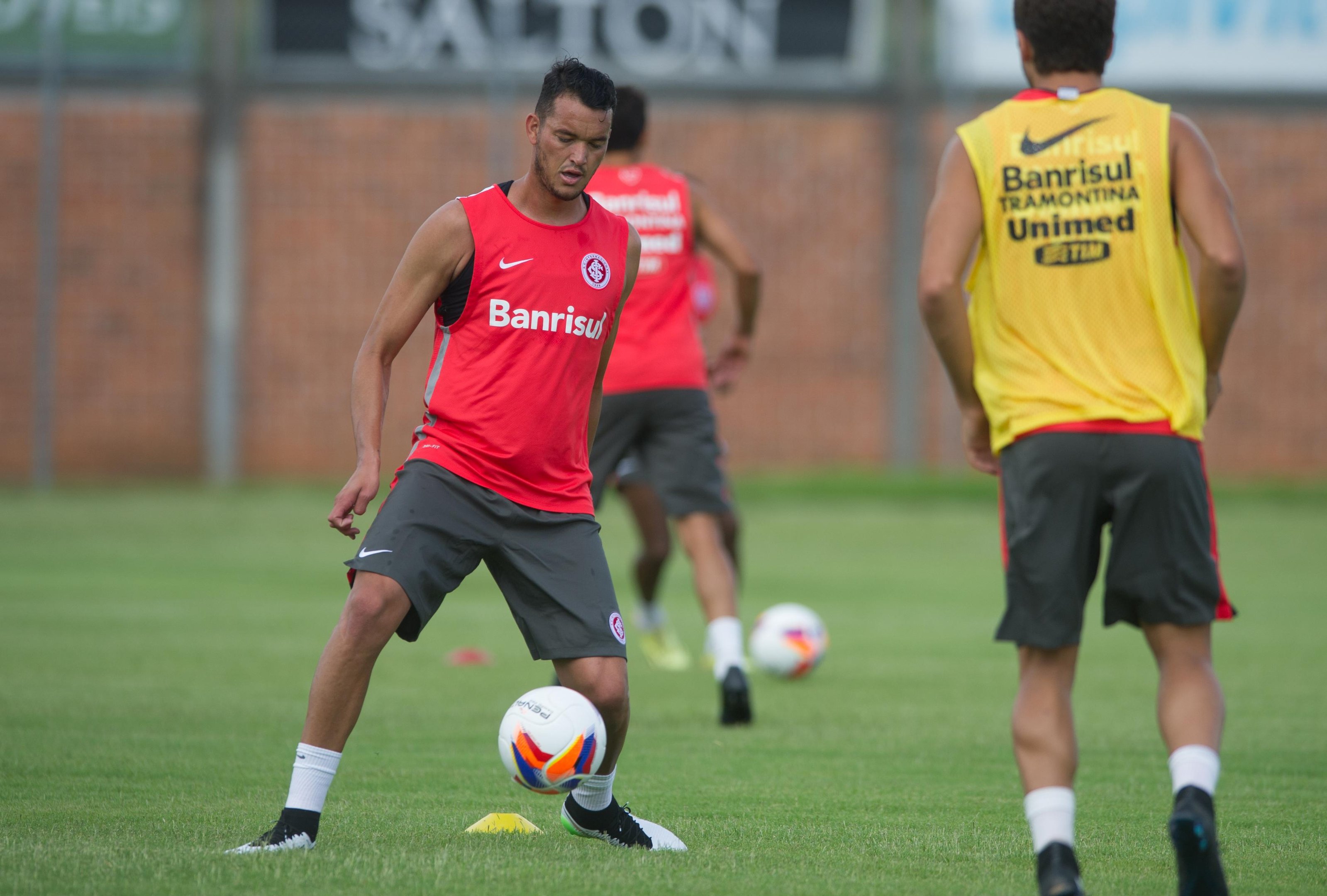 Nomes de R&eacute;ver e Vitinho devem aparecer no BID hoje 