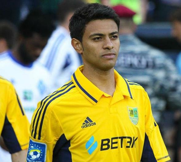 Cruzeiro aguarda rescis&atilde;o para negociar com Cleiton Xavier 