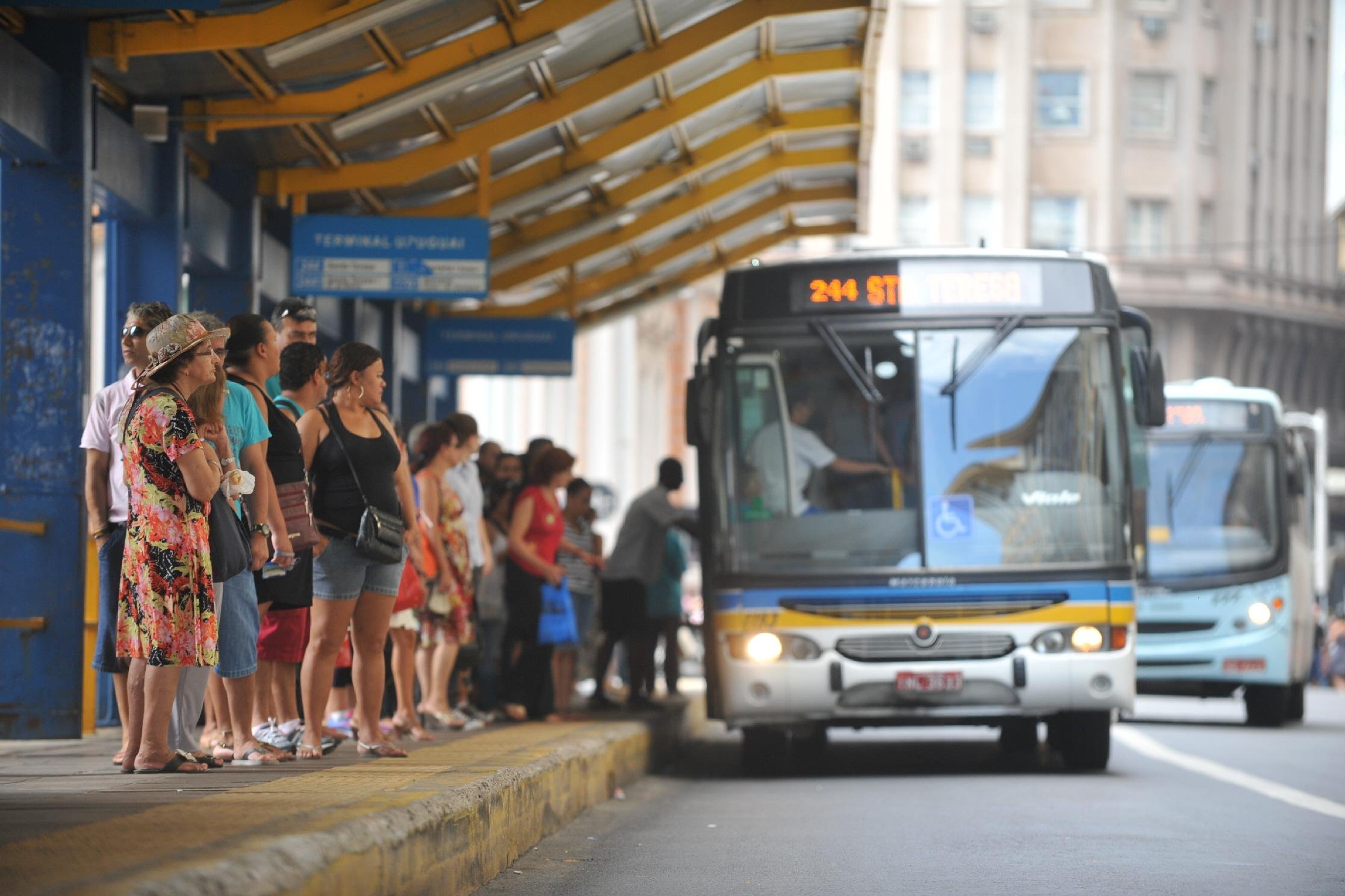 Tarifa de &ocirc;nibus pode passar a R$ 3,49